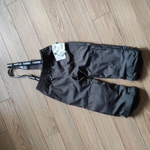 Osh kosh size 5T snowpants